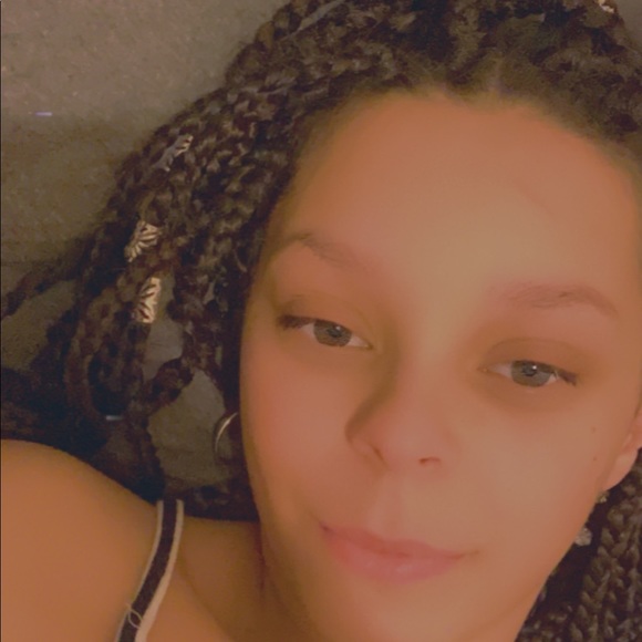 Meet your Posher, Angela - Picture 3 of 3